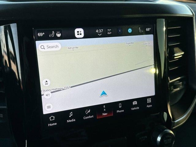 2022 RAM 1500 Laramie 4x4 Crew Cab 5'7" Box