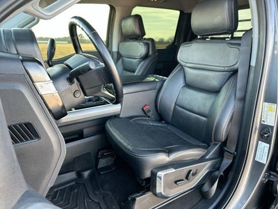 2023 Ford Super Duty F-350 DRW LARIAT 4WD Crew Cab 8' Box