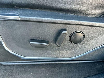 2023 Ford Super Duty F-350 DRW LARIAT 4WD Crew Cab 8' Box