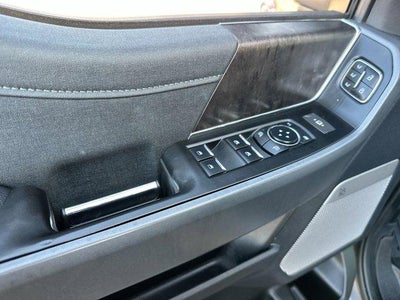 2023 Ford Super Duty F-350 DRW LARIAT 4WD Crew Cab 8' Box