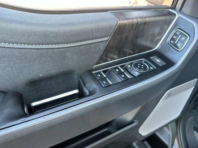 2023 Ford Super Duty F-350 DRW LARIAT 4WD Crew Cab 8' Box