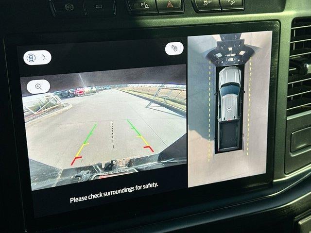 2023 Ford Super Duty F-350 DRW LARIAT 4WD Crew Cab 8' Box