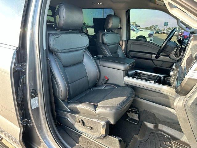 2023 Ford Super Duty F-350 DRW LARIAT 4WD Crew Cab 8' Box