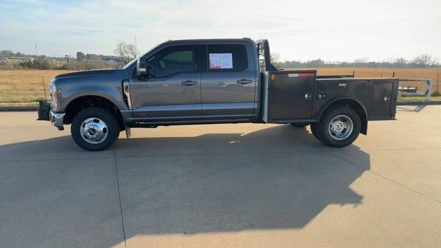 2023 Ford Super Duty F-350 DRW LARIAT 4WD Crew Cab 8' Box
