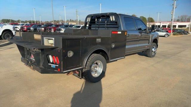 2023 Ford Super Duty F-350 DRW LARIAT 4WD Crew Cab 8' Box