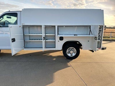 2025 Chevrolet Express Cutaway 3500 Base