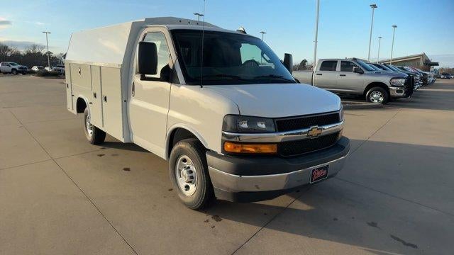 2025 Chevrolet Express Cutaway 3500 Base