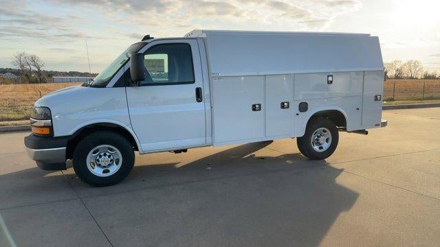 2025 Chevrolet Express Cutaway 3500 Base
