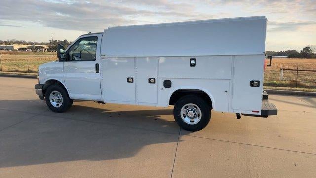 2025 Chevrolet Express Cutaway 3500 Base