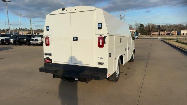 2025 Chevrolet Express Cutaway 3500 Base