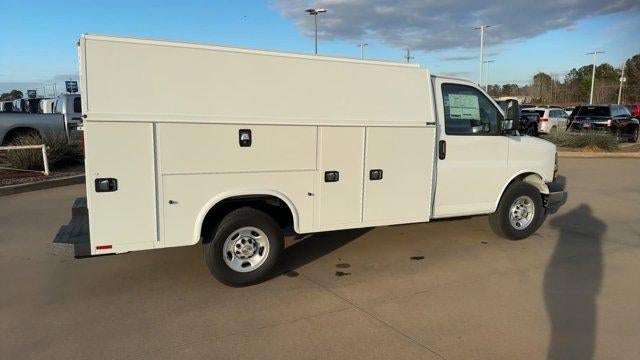 2025 Chevrolet Express Cutaway 3500 Base