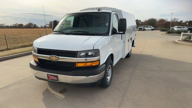 2025 Chevrolet Express Cutaway 3500 Base