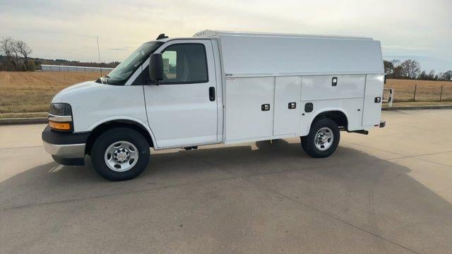 2025 Chevrolet Express Cutaway 3500 Base