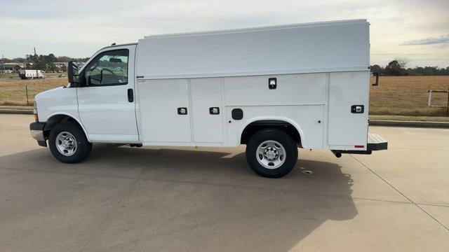 2025 Chevrolet Express Cutaway 3500 Base