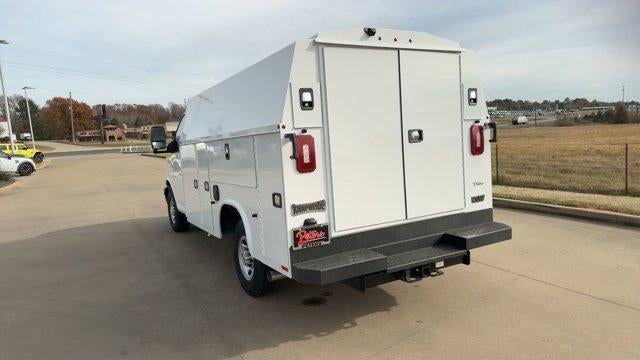 2025 Chevrolet Express Cutaway 3500 Base