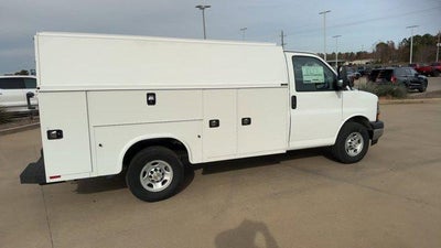 2025 Chevrolet Express Cutaway 3500 Base