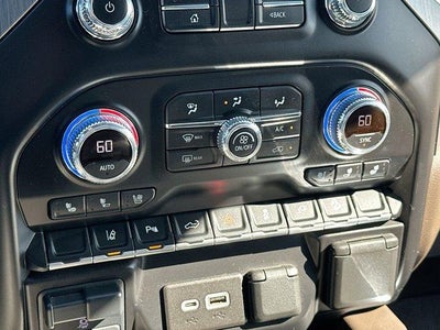 2022 GMC Sierra 2500 HD Crew Cab Standard Box 4-Wheel Drive Denali