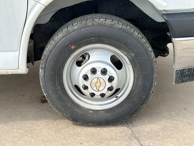 2024 Chevrolet Express Cutaway 3500 Base