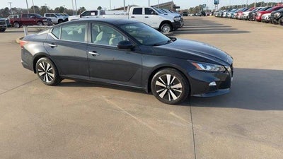 2022 Nissan Altima 2.5 SV Sedan