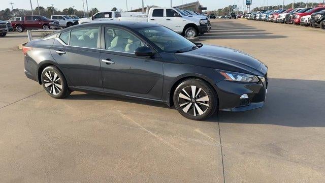 2022 Nissan Altima 2.5 SV Sedan