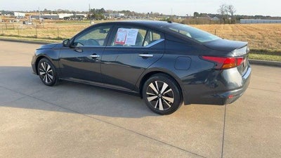 2022 Nissan Altima 2.5 SV Sedan
