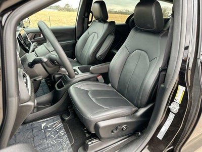 2025 Chrysler Pacifica Select FWD