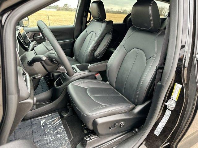 2025 Chrysler Pacifica Select FWD