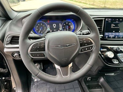 2025 Chrysler Pacifica Select FWD