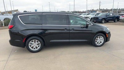 2025 Chrysler Pacifica Select FWD