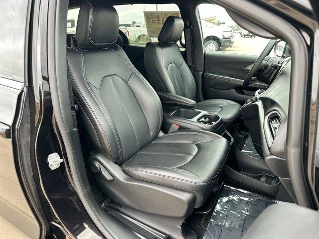 2025 Chrysler Pacifica Select FWD