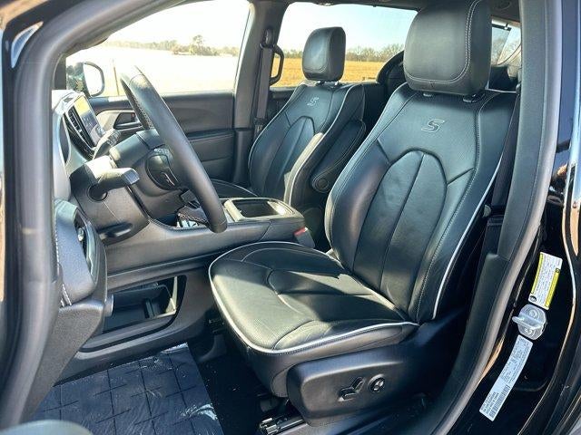 2025 Chrysler Pacifica Limited FWD
