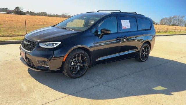 2025 Chrysler Pacifica Limited FWD