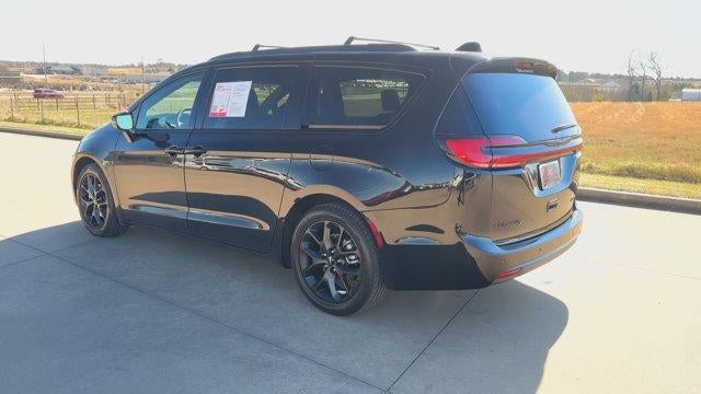 2025 Chrysler Pacifica Limited FWD