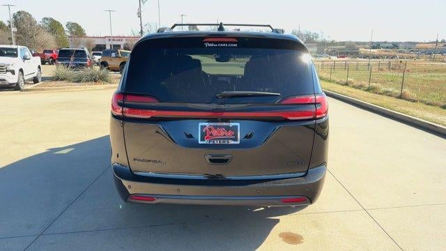 2025 Chrysler Pacifica Limited FWD