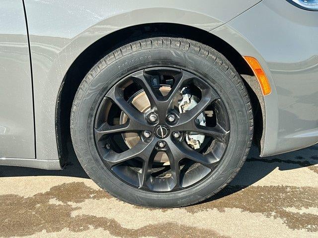 2025 Chrysler Pacifica Limited FWD