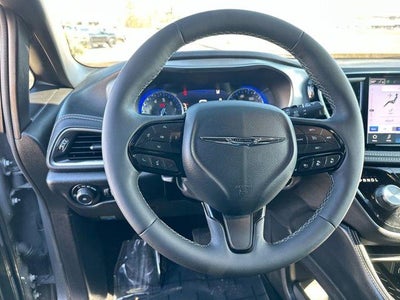 2025 Chrysler Pacifica Limited FWD