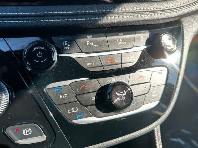 2025 Chrysler Pacifica Limited FWD