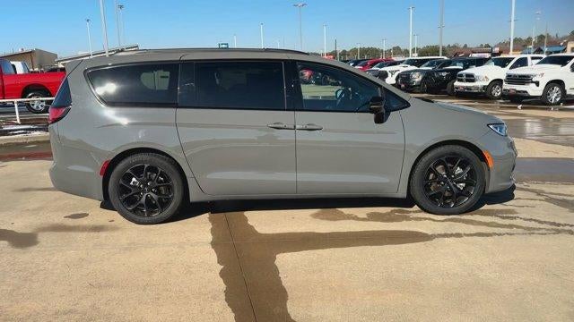 2025 Chrysler Pacifica Limited FWD