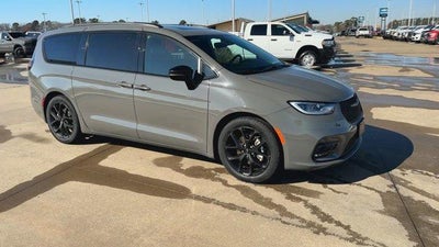 2025 Chrysler Pacifica Limited FWD