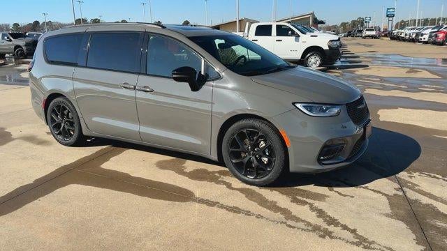2025 Chrysler Pacifica Limited FWD