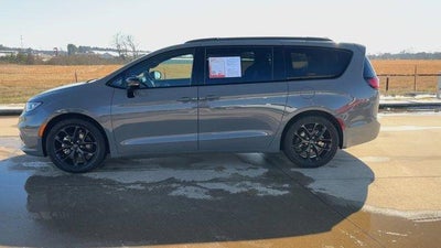2025 Chrysler Pacifica Limited FWD