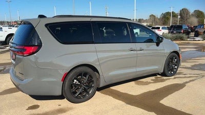 2025 Chrysler Pacifica Limited FWD