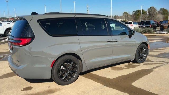 2025 Chrysler Pacifica Limited FWD