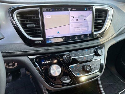 2025 Chrysler Pacifica Limited FWD