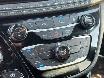 2025 Chrysler Pacifica Limited FWD