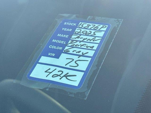 2025 Chrysler Pacifica Limited FWD