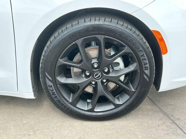 2025 Chrysler Pacifica Limited FWD