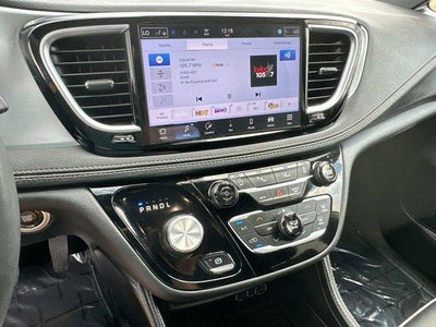 2025 Chrysler Pacifica Limited FWD