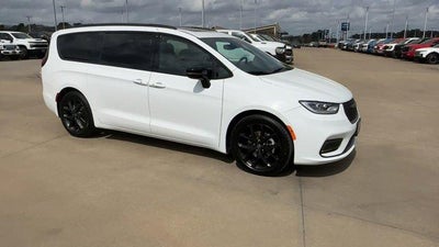 2025 Chrysler Pacifica Limited FWD