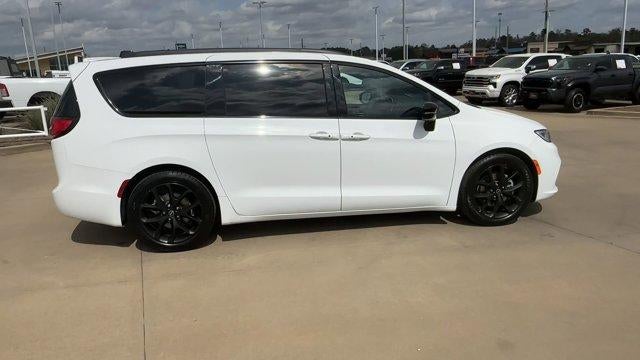 2025 Chrysler Pacifica Limited FWD